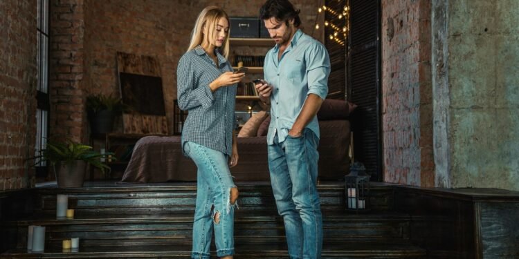 Bridging the Gap: Effective Communication and Relationship Building Between Graphic Designers and Accountants