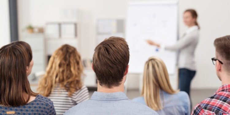 How to Become a Real Estate Agent in Las Vegas: A Complete Guide