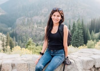 The Best Outdoor Destinations in Las Vegas for Wedding and Engagement Photos