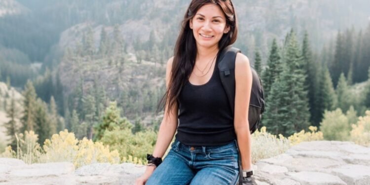 The Best Outdoor Destinations in Las Vegas for Wedding and Engagement Photos